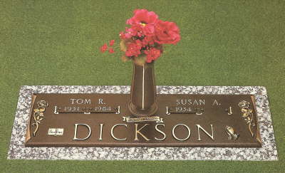 Double bronze marker for two people on a granite base